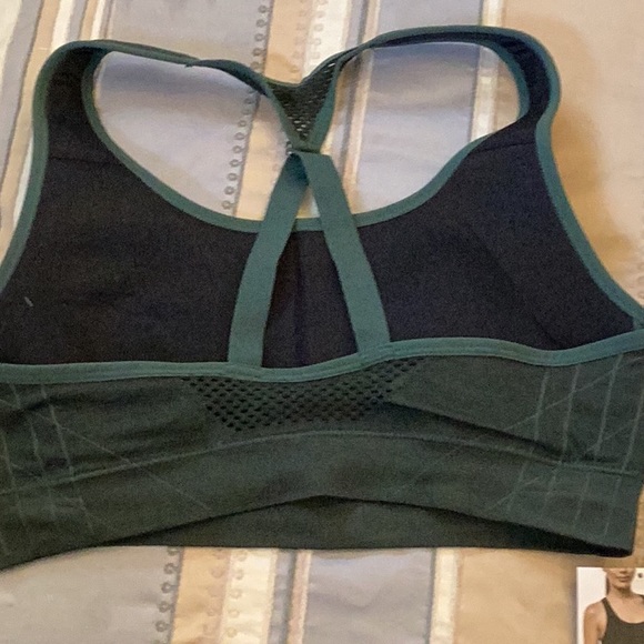 Sold elsewhere Seamless sport bra green color brand new size XL (16-18) - Picture 4 of 9